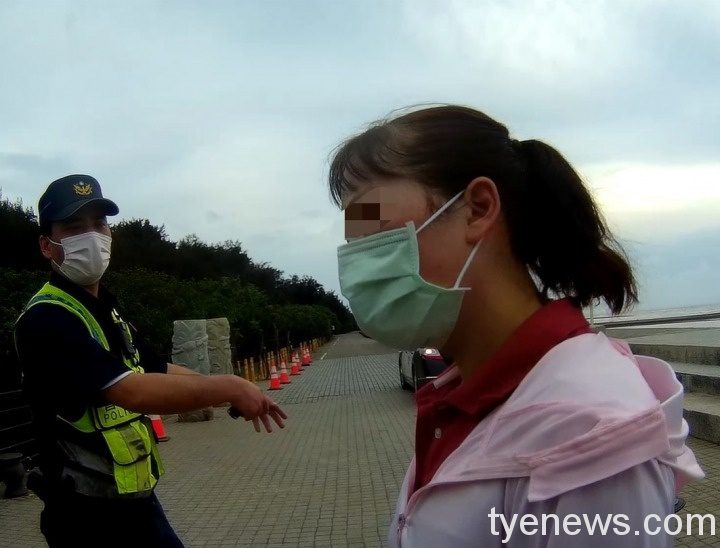婦人心情不佳海邊散心 警急尋回安撫 3 9 3