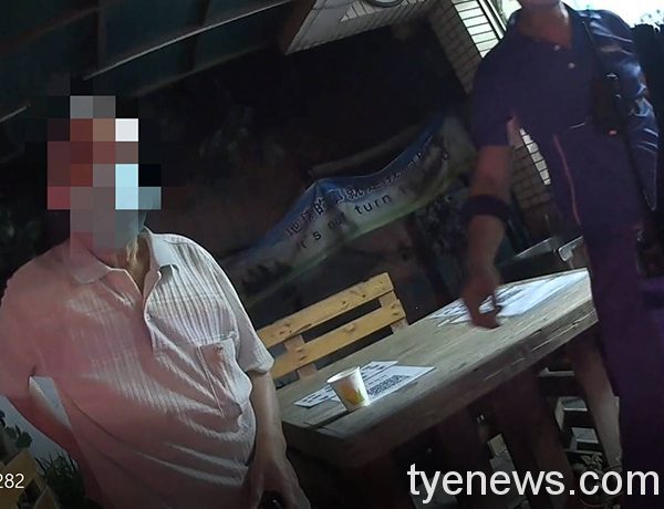 8旬翁憂帳單逾期 深夜超商繳費迷途 327148