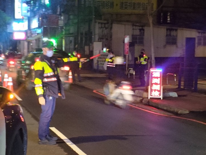 酒駕零容忍!壢警不畏寒風站哨取締 保衛交通安全 330215