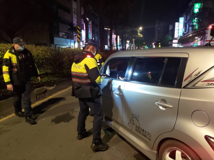 酒駕零容忍!壢警不畏寒風站哨取締 保衛交通安全 330216