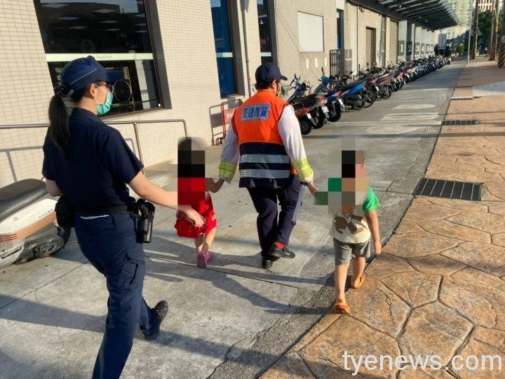 【有片】好悶!4歲龍鳳胎私約溜出門 穿越車多馬路嚇壞義交 333320