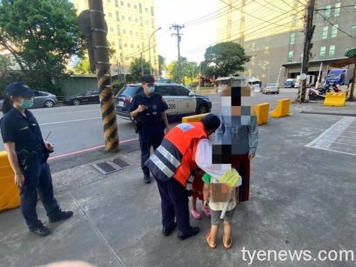 【有片】好悶!4歲龍鳳胎私約溜出門 穿越車多馬路嚇壞義交 333321