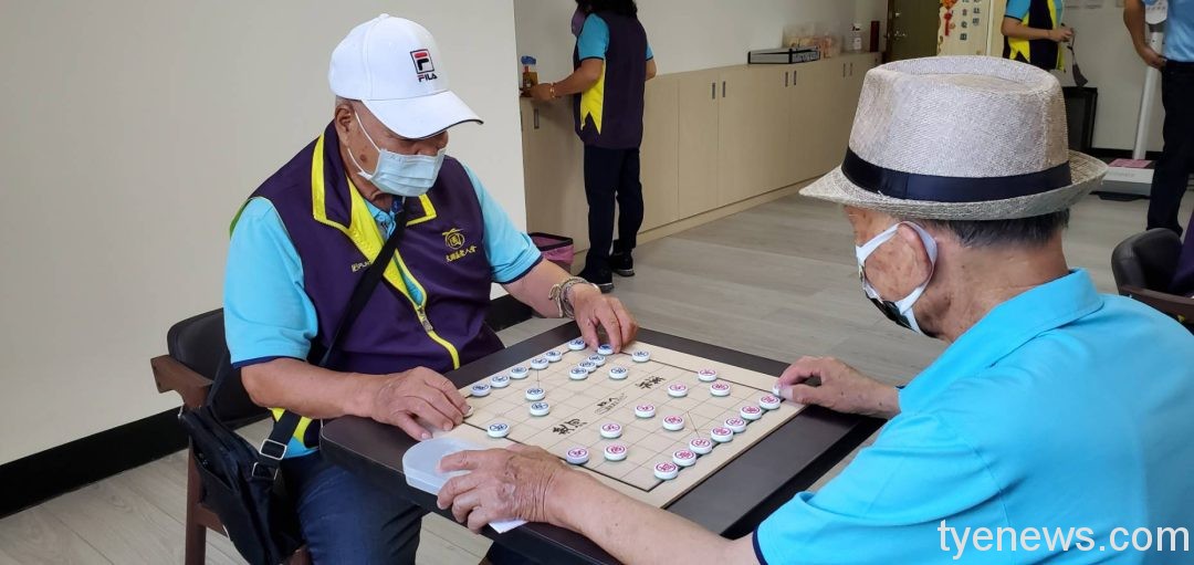 大園老人活動中心「文康室」落成 長輩享下棋樂趣