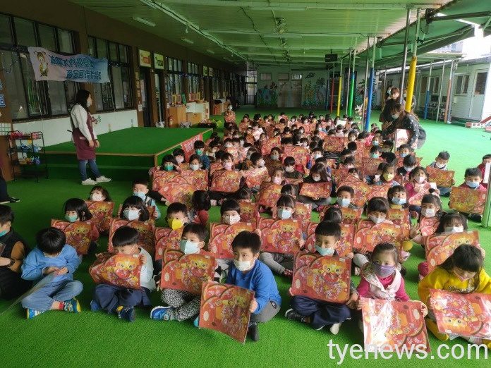 北區國稅局暖送廉政小花燈 誠實納稅從小培養