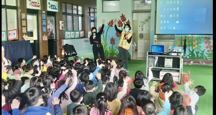 北區國稅局暖送廉政小花燈 誠實納稅從小培養 342322