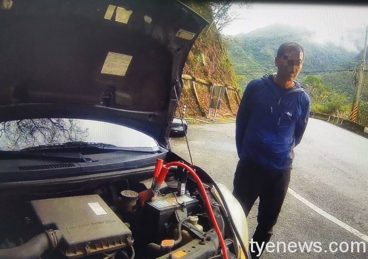民眾駕車出遊突拋錨 羅浮派出所暖警接電救援 352553