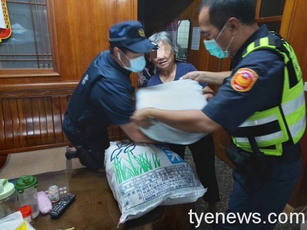 身障少女未搭上校車失聯 上湖所暖警助平安返家 4 2 8