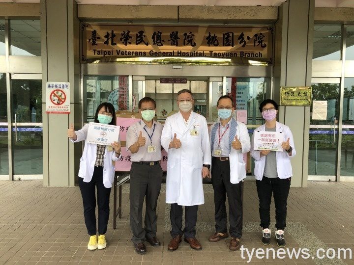 榮欣青年志工集資零用錢 捐千個護目鏡挺桃榮 4 3 7