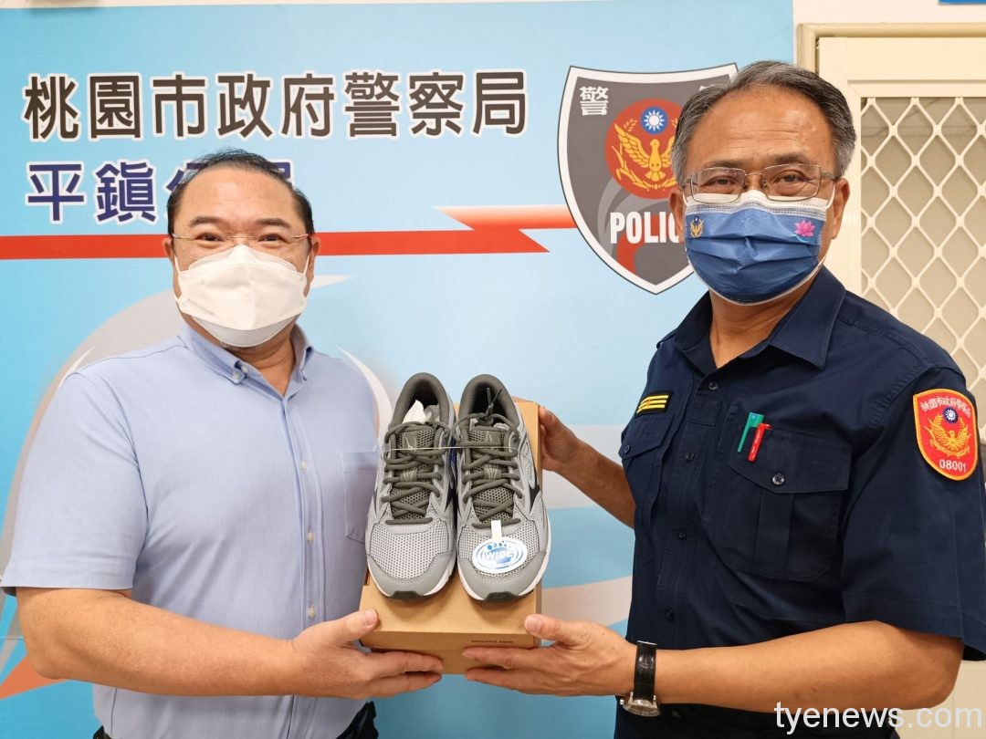 提前迎接6/15警察節 平鎮警友辦事處贈運動鞋鼓舞士氣