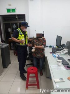 【有片】老婦半夜迷途7公里 熱心民眾報警協助返家