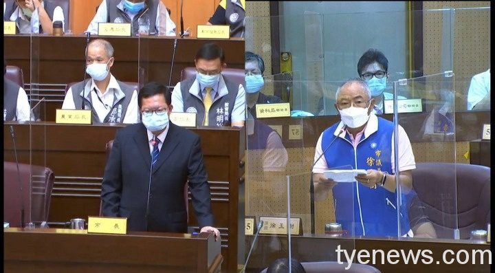 市議員徐玉樹在臨時動議建請鄭文燦普發市民現金。圖：國民黨團提供