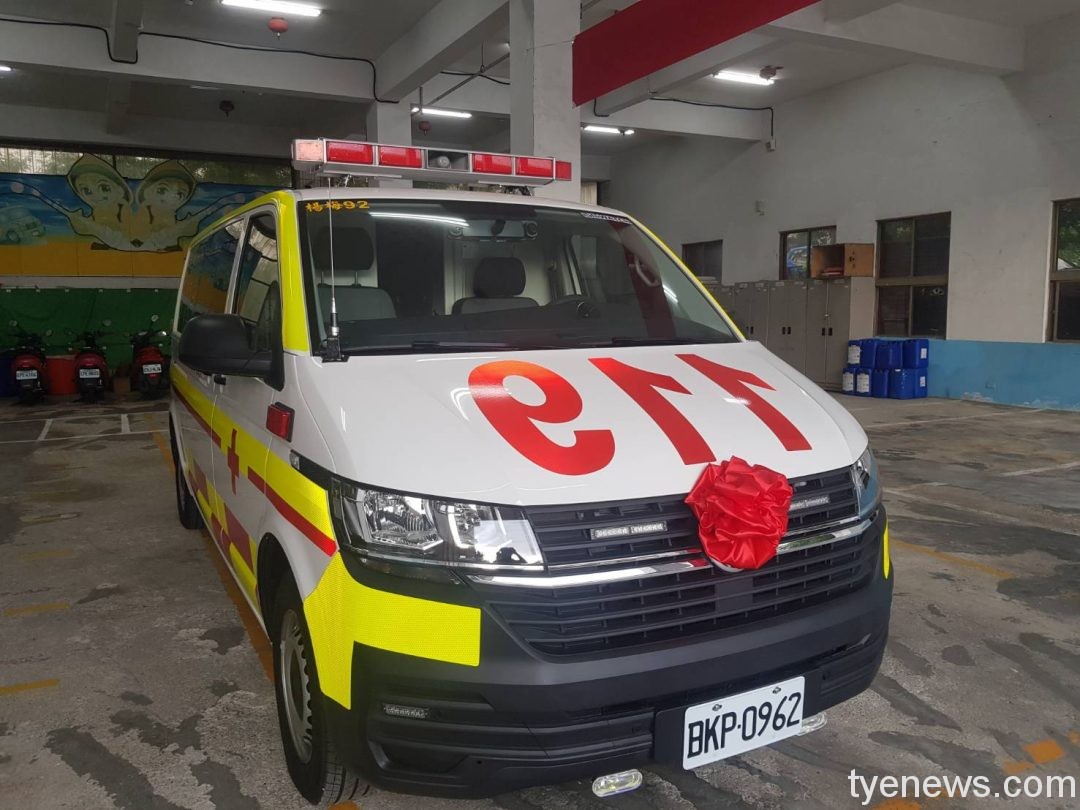 善心人士送暖 贈楊梅消防救護車一輛