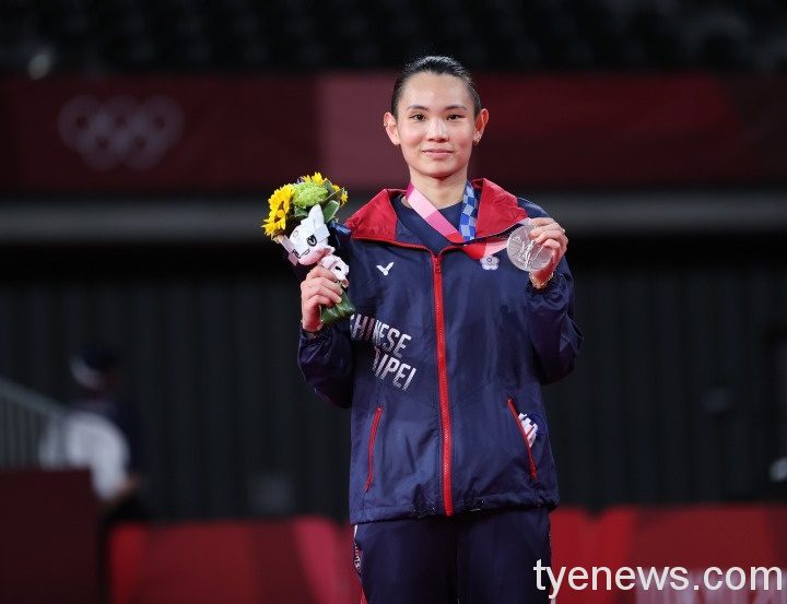 「東奧羽球女單」球后戴資穎與對手激戰 為台灣摘下銀牌。圖：體育署提供