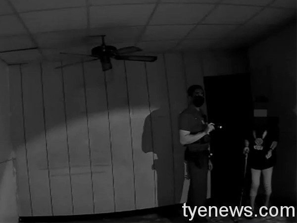 【有片】婦人遭闖空門焦急衝派出所報案 丈夫:已搬家1年