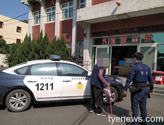 老翁外出訪友迷途徒步14公里 外社派出所貼心載回家 468102