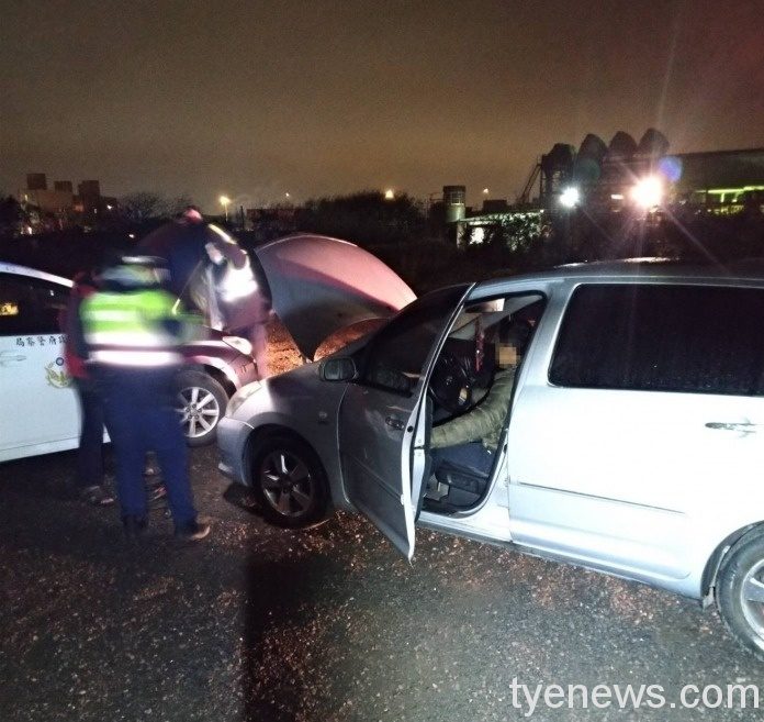 男子深夜迷路車拋錨 大園警分局利用聲光效果尋車引導 524270
