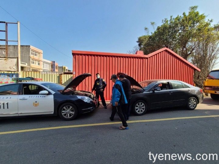 春節參香車輛拋錨 草漯派出所協助接電解困 528080
