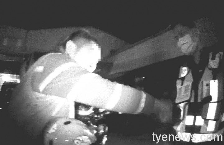 大園警泰文也能通 警用翻譯軟體協助迷路移工返宿舍 530531