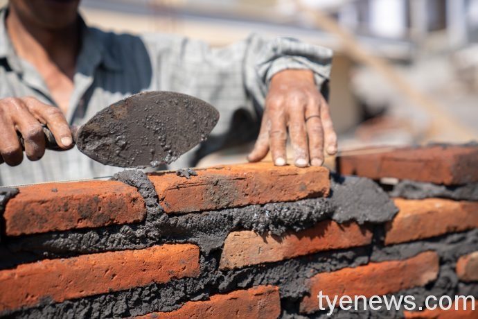 勞工紓困貸款爆量 暫緩收件申請