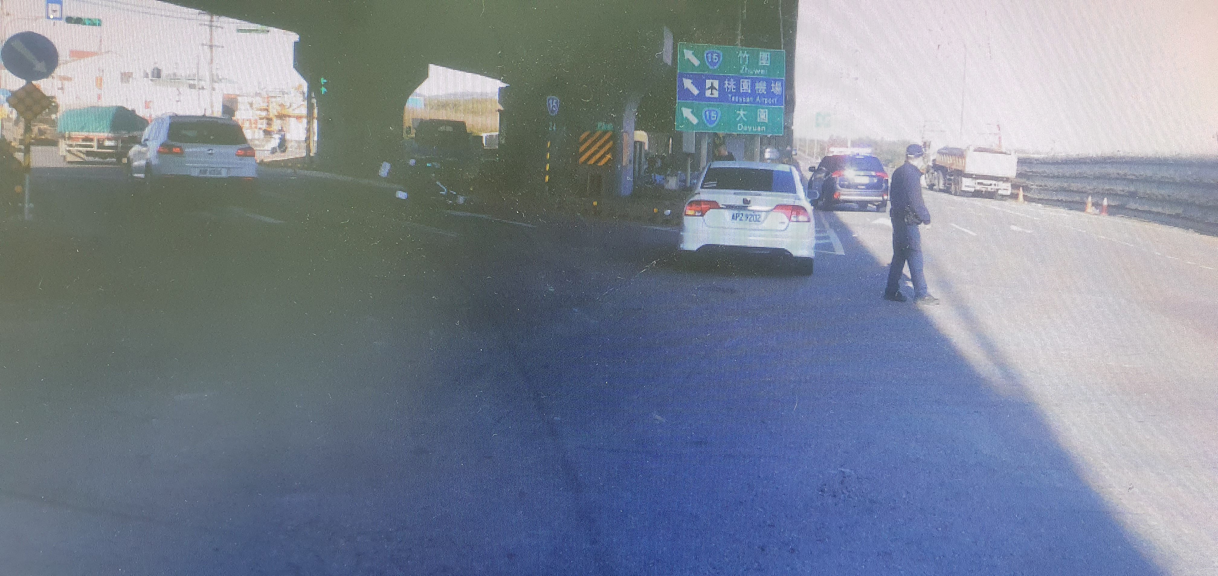 【有片】前方駕駛外車道左轉重機閃避不及 網友批:謀殺! 542476