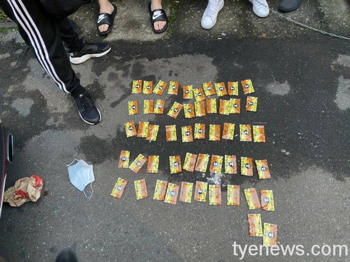 【有片】男子網路販賣毒品咖啡包 中路派出所跟監逮人