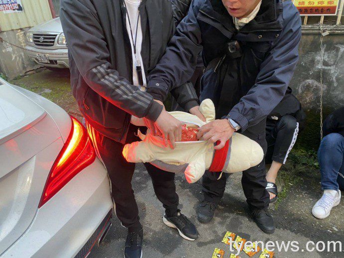 【有片】男子網路販賣毒品咖啡包 中路派出所跟監逮人 580287