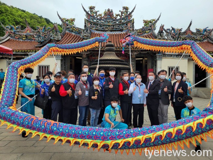 朱木炎、鄧宇成攜手引燃全大運聖火 世代傳承永不止息