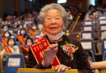 「啾愛媽咪」桃市表揚模範母親 鄭文燦:這個獎是一輩子付出換來的