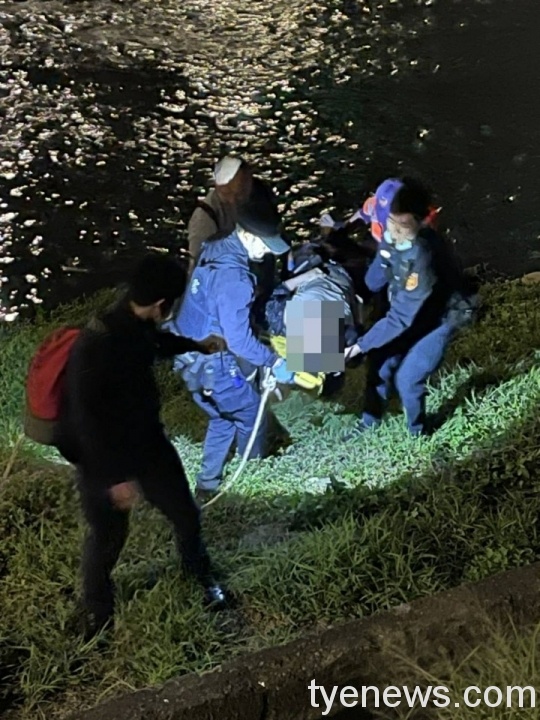 【有片】男深夜墜溪骨折 警消聯合救援 608420 scaled 1
