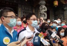 【有片】張善政蘆竹五福宮參拜 羅智強退黨參選?表示祝福