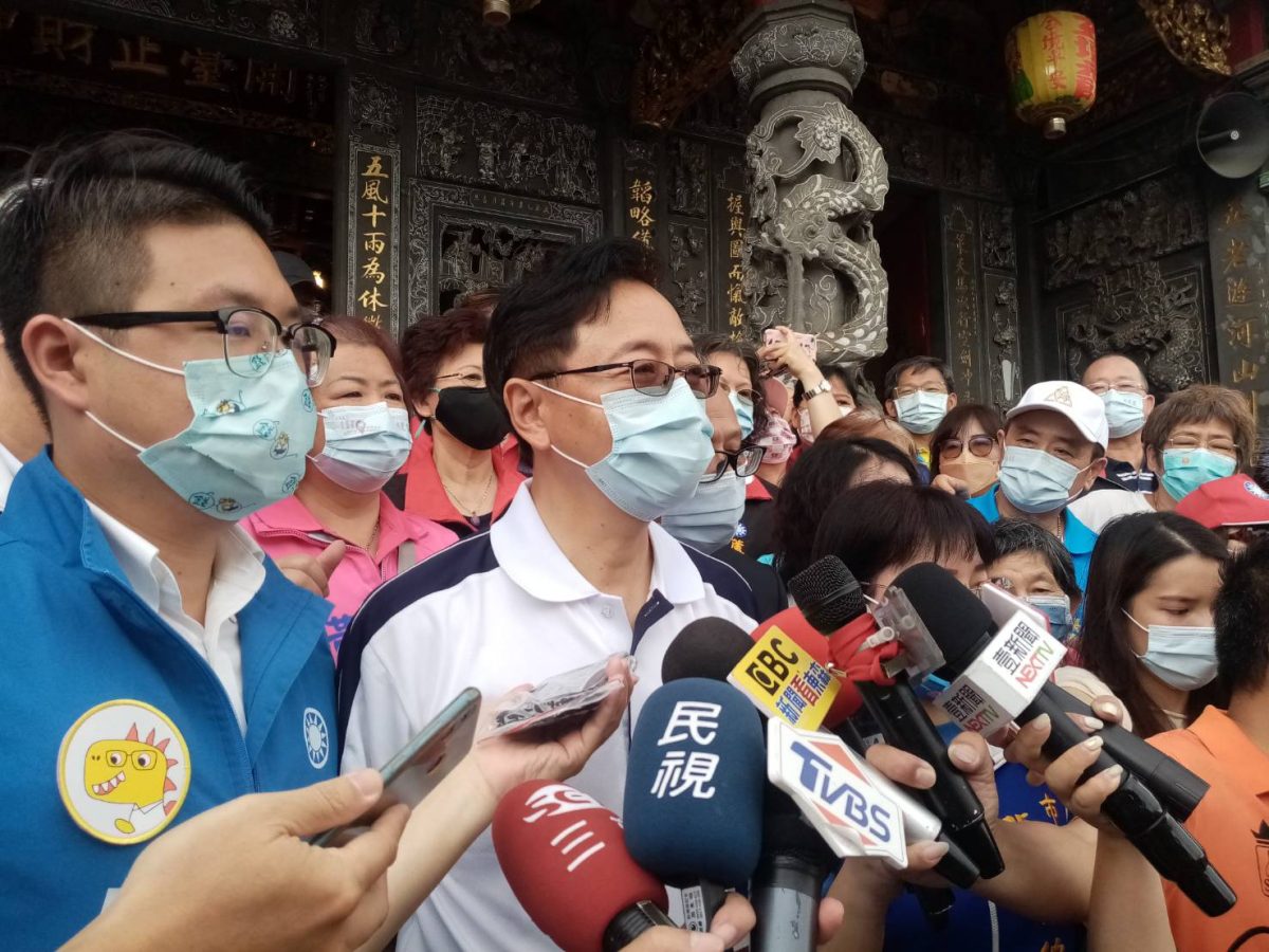 【有片】張善政蘆竹五福宮參拜 羅智強退黨參選?表示祝福