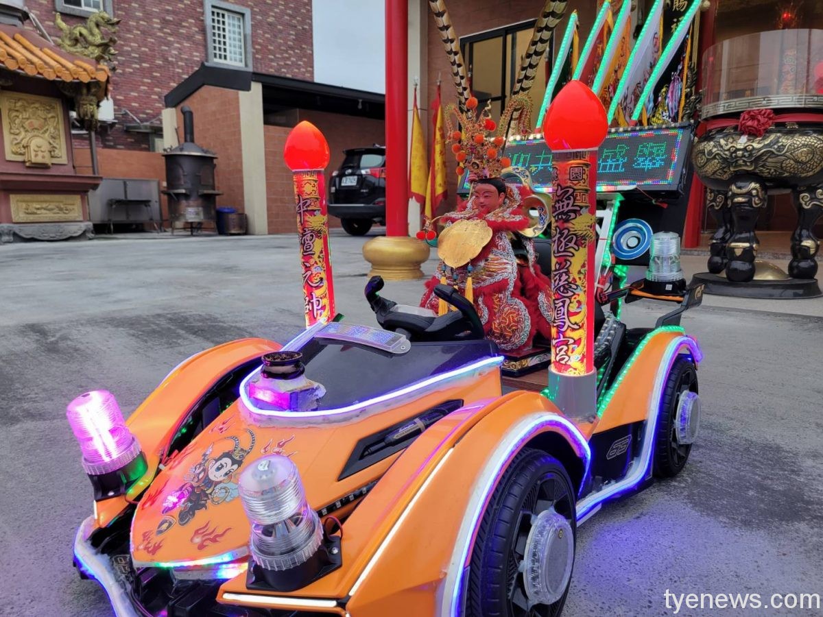 賽車當座駕 ! 無極慈鳳宮太子爺好威風