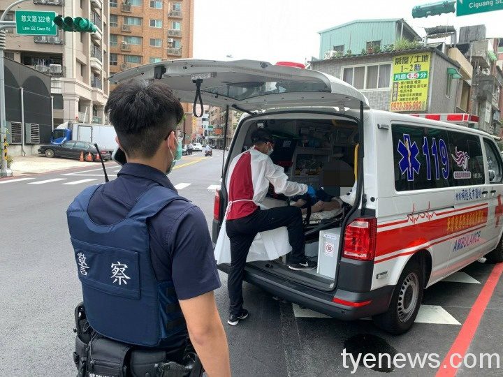 婦人忘帶鑰匙舊疾復發路邊哭泣 桃園警消協助救護送醫 658546
