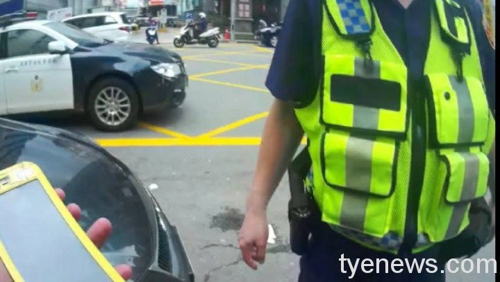 【有片】通緝男路邊抽菸遭稽查 還被查出所駕汽車也被告侵占 667090