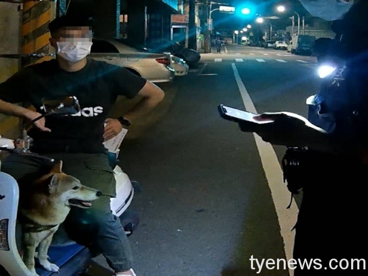 【有片】萌犬迷途「搭便車」求救 龍安所暖警助重回主人懷抱 709459 scaled 1