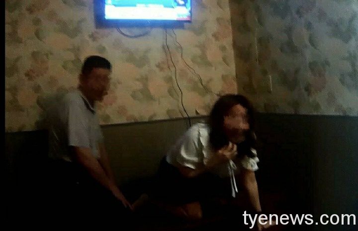 【有片】假按摩茶室偷復業?包廂內竟見男客人幫忙按腳 719387