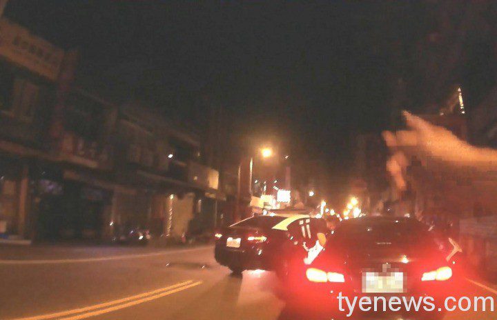 【有片】違規撞車警攔停盤查 駕駛車手身份意外遭識破 728114