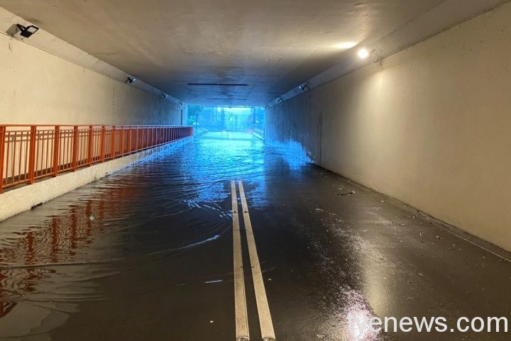 強降雨地下道積水影響交通 楊梅警交管守護用路人 8 7