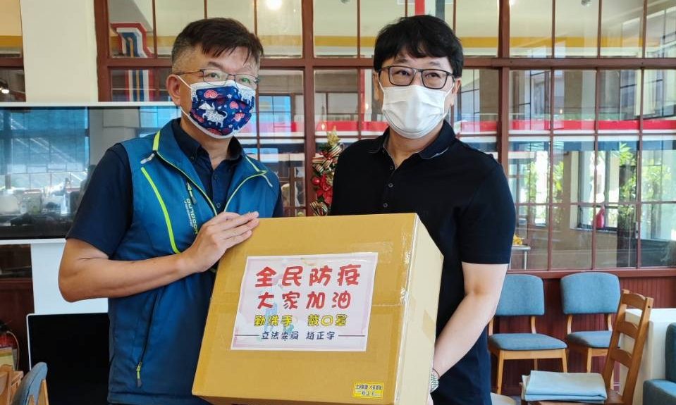 降低長輩染疫風險!趙正宇捐桃園榮家4000片口罩