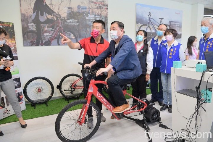 桃議長邱奕勝關心5G自駕推動 視察虎頭山創新園區 817 虎頭山創新園區 210817 2