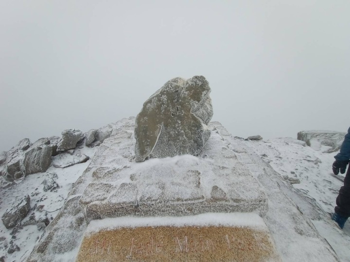 83835 玉山主峰一片銀白,圖:山友鄧鈞澤提供