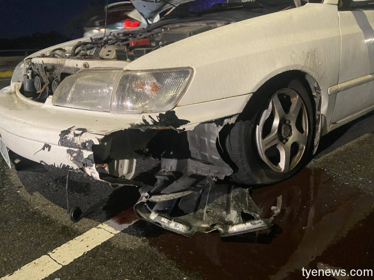 【有片】桃園街頭警匪追逐 4嫌駕贓車拒檢自撞橋柱被逮 939814 scaled 1