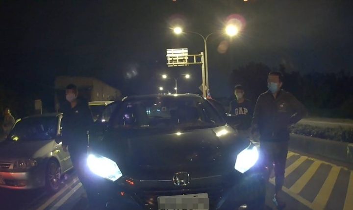 大園警分局加強取締改裝車聚集競速 攔查50餘輛汽機車取締20件違規