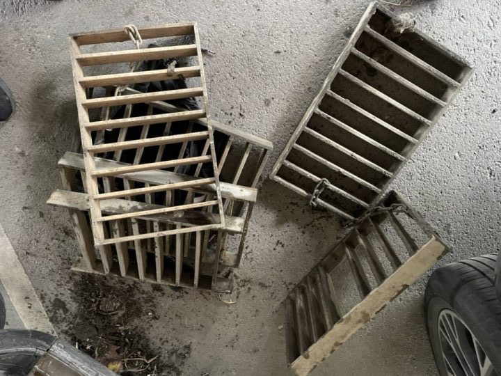 男子偷水溝蓋變賣 太貪心機車重到搖晃遭警盤查獲