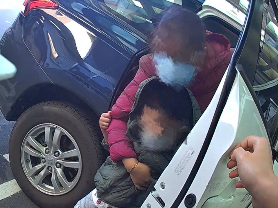 【有片】4歲童突癱軟無力 母急求援桃警護送就醫