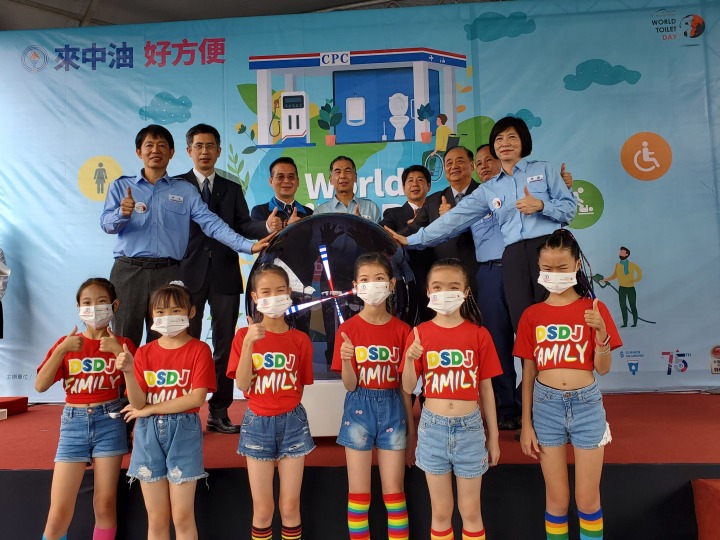 台灣中油「世界廁所日」串聯全台員工清掃亮晶晶 992390 0