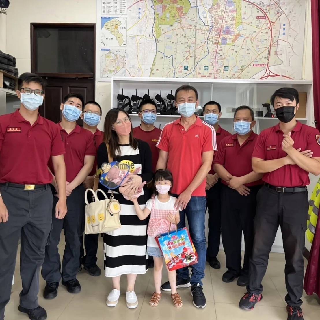 機率僅8萬分之1!八德產婦救護車上急產 女嬰竟裹羊膜出生 AA5D9A4D 5687 4797 987D E910416096E6