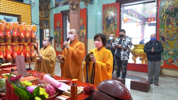 平鎮福明宮圓斗謝光明燈法會 信眾感謝神明庇佑 C0009T01