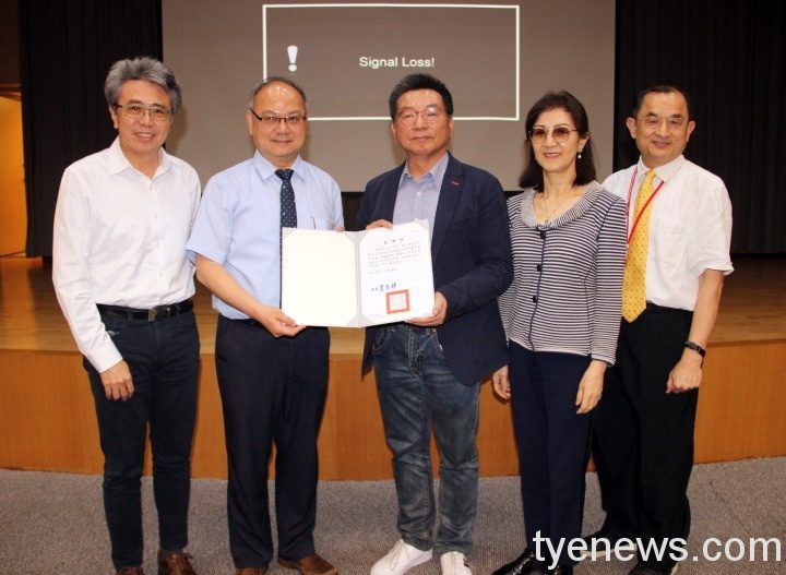 DIGITIMES黃欽勇分析產業趨勢_龍華學子掌握願景與就業契機-1 DIGITIMES黃欽勇分析產業趨勢_龍華學子掌握願景與就業契機-1