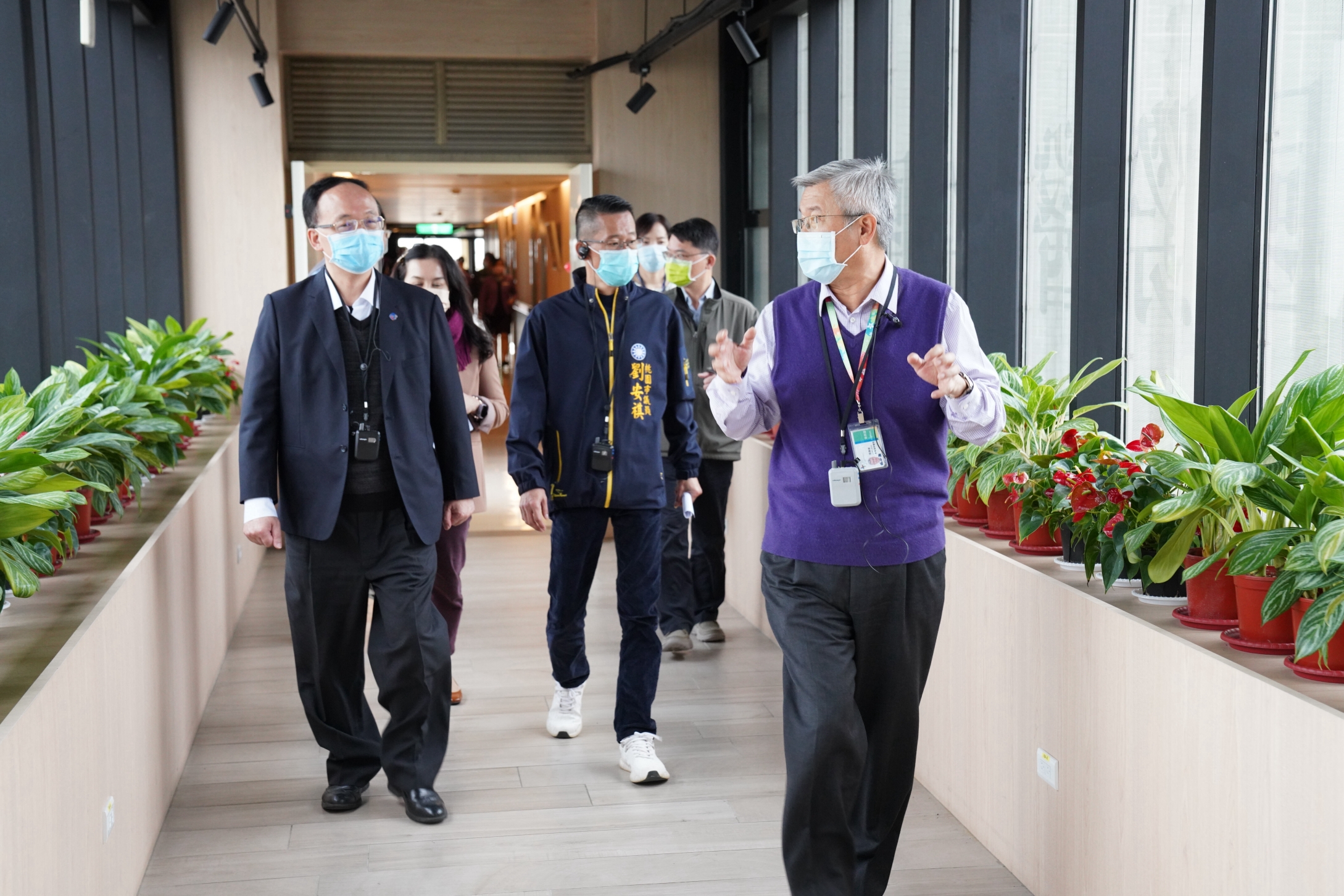 桃市議會警政衛生委員會參訪聯新國際 關心在地醫療 DSC00866 通稿 聯新國際醫院總院長張煥禎全程導覽解說